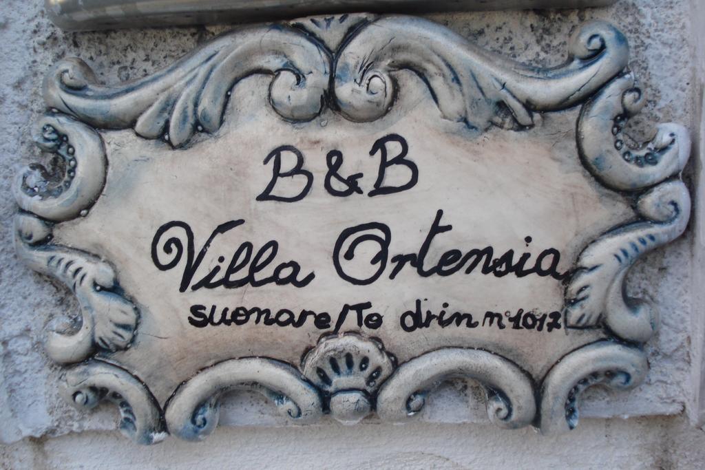 Villa Ortensia Ачи Костелло Экстерьер фото
